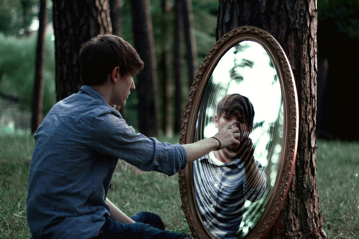 Прекрасное отражение в зеркале