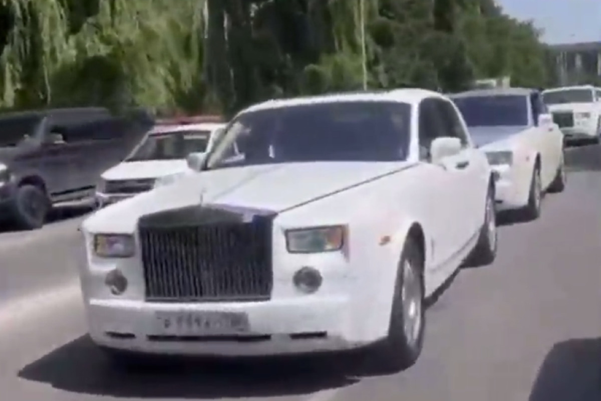        14 Rolls-Royce