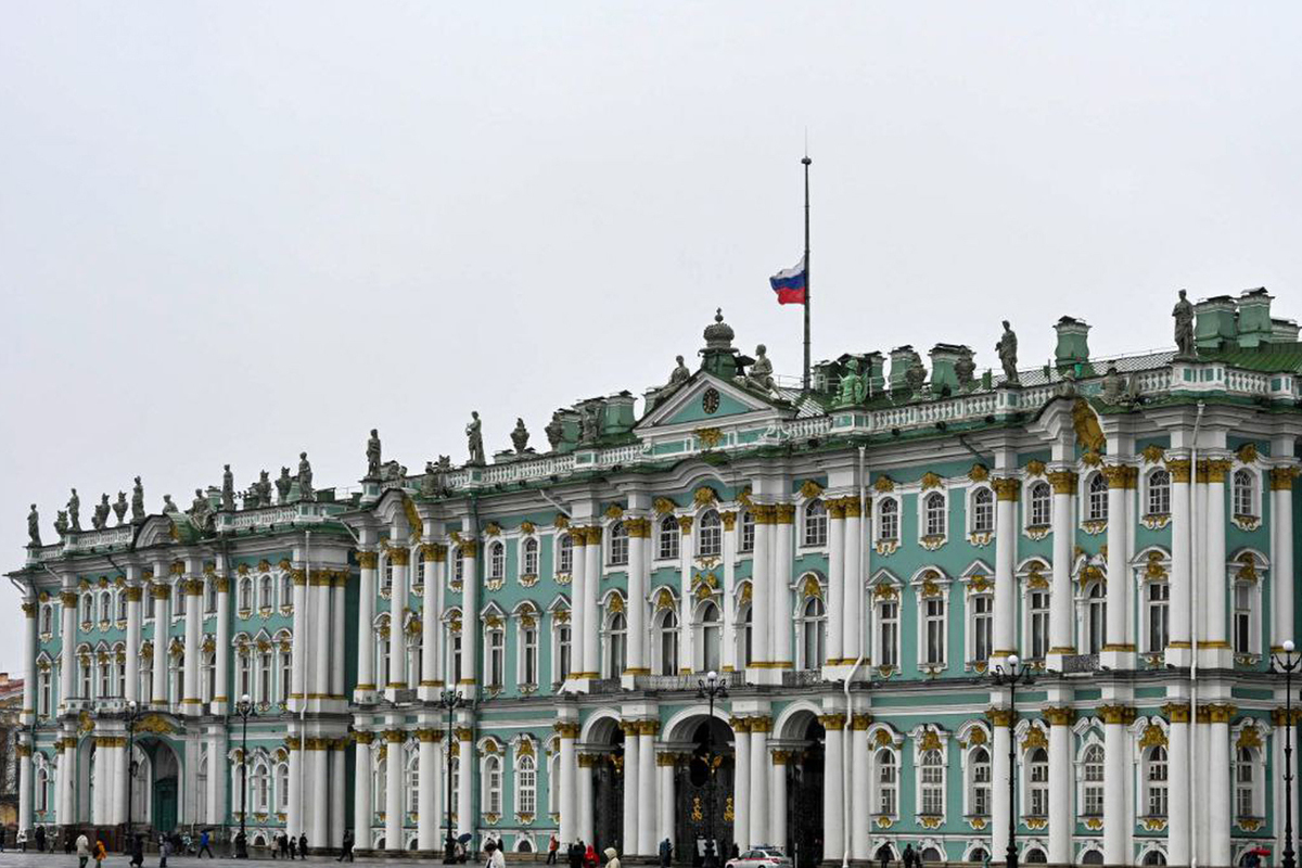 Музеи приспустили государственные флаги в знак скорби и солидарности с пострадавшими