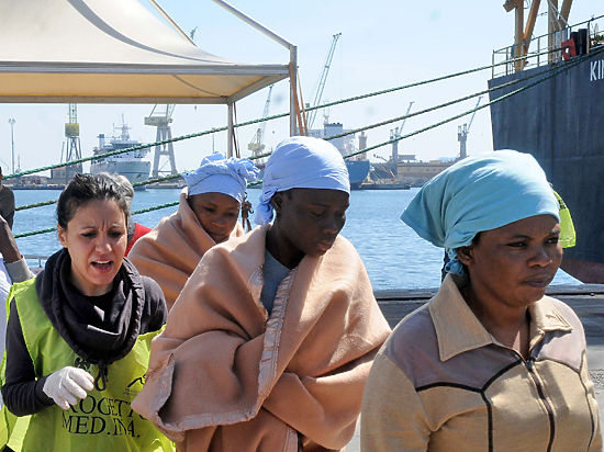 Поводом стало крушение судна с 700 беженцами в Сицилийском проливе 