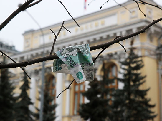 Российская национальная валюта потеряла все свои "завоевания" за минувшие две недели