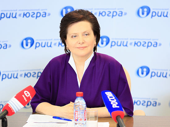 Наталья Комарова выступила с отчётом о результатах деятельности окружного правительства за 2014 год