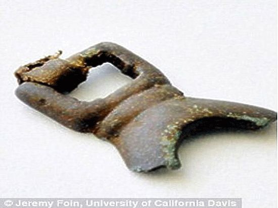Бронзовые артефакты — пряжки и свисток, найденные на мысе Эспенберг (Аляска) — свидетельствуют о том, что Восточная Азия торговала с Новым Светом за тысячу лет до Колумба