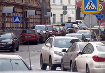 В Москве водителям могут запретить парковаться на улицах без сплошной разметки