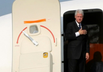 У самолета экс-президента США Билла Клинтона отказал двигатель