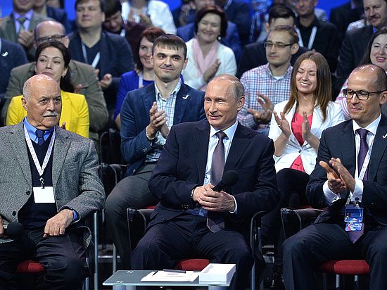 На медиафоруме Владимир Путин подчеркнул, что Почта должна быть самодостаточной