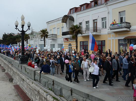 Ялта отметила Первомай массовым шествием и митингом (фото)