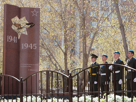 В Октябрьском районе состоялось открытие Мемориала в честь воинов, погибших в годы Великой Отечественной войны