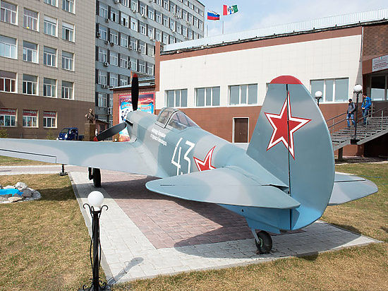 В Новосибирске установили памятник истребителю 
