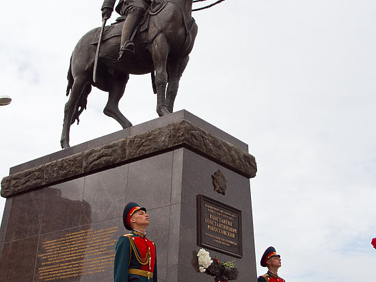 В Волгограде установили памятник легендарному военачальнику Константину Рокоссовскому