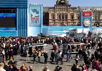 Появилось видео танка "Армата", покидающего Красную площадь