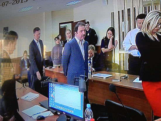 Оглашение приговора Евгении Васильевой затягивается: подсудимая по-прежнему слушает приговор сидя