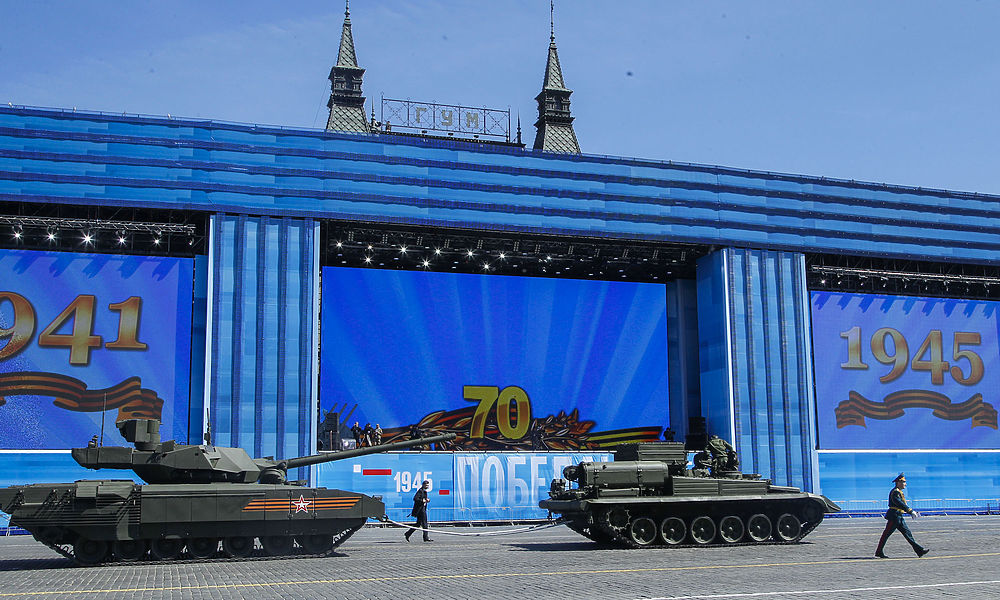 Остановившийся на Красной площади танк «Армата»