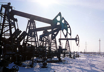 Цены на нефть продолжают снижаться на опасениях перенасыщения рынка 