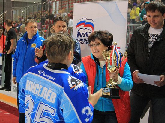 Приморское отделение партии «Единая Россия» организовало хоккейный турнир  для подростков края 