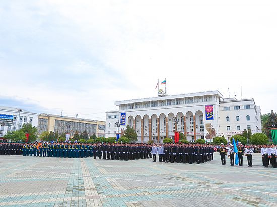 9 мая, в день 70-летней годовщины Победы в Великой Отечественной войне, на главной площади Махачкалы прошел парад Победы