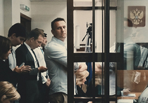 «Раньше крал, теперь раздаю». Суд опять оставил Навального на воле