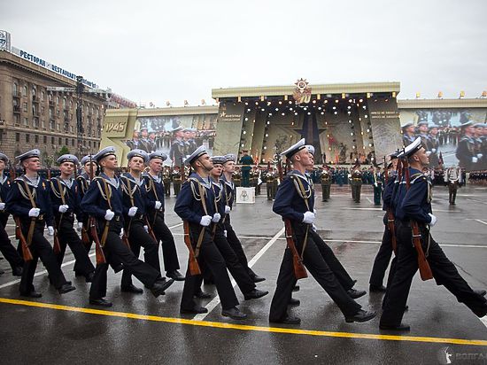 В Параде Победы в Волгограде приняло участие рекордное количество военных и боевой техники