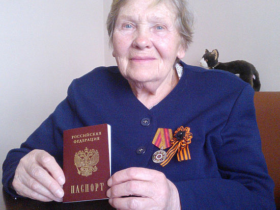 От пожилой женщины требуют справок о том, что Луганск был переименован в Ворошиловград