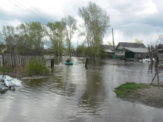 Уровень воды в зоне подтопления в Верхнем Уфалее начал снижаться