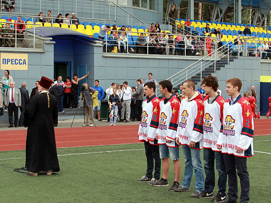 Нападающие Дмитрий Мялкин, Никита Дружинин и защитники Дмитрий Новиков, Руслан Сергажин и Никита Алейников, игравшие в одной команде, будут и служить вместе.