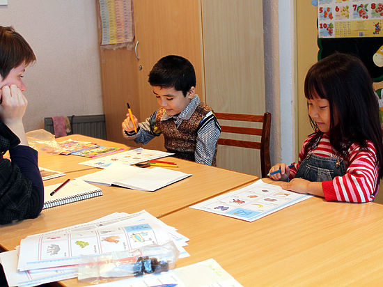 К детям из Таджикистана и Киргизии погода назад присоединились украинцы