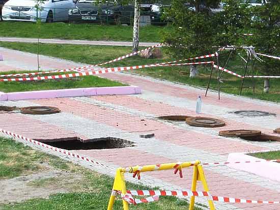 Мэр Красноярска распорядился провести ревизию после падения женщины в «яму с кипятком»