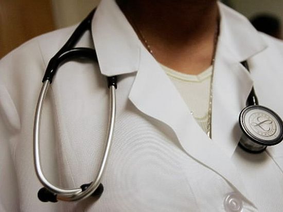 Средняя зарплата руководителя медучреждения края в 5 раз больше фельдшера