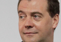 Дмитрий Медведев и робот-стакановец