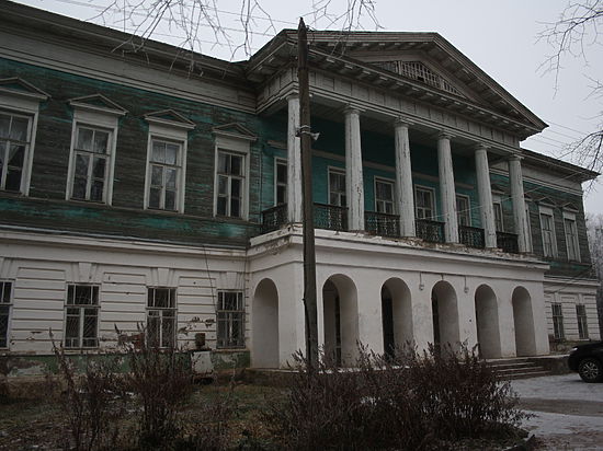 В Вологодском районе стоит уникальный дом – усадьба, фундамент которой был заложен ещё в 1810 году. Речь идёт об усадьбе Спасское-Куркино. 
