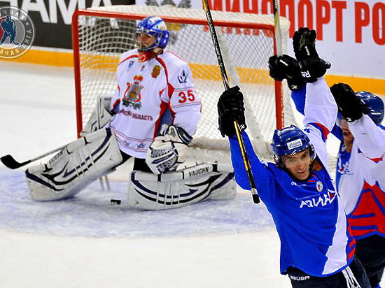 В столице Олимпийских игр завершился IV финал хоккейных любительских команд