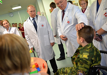 Путин поцеловал в лоб раненного в Донбассе мальчика