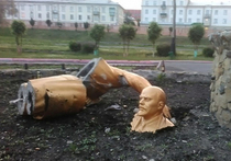 Пьяный житель Кузбасса разрушил памятник Ленину во время селфи