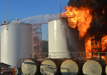 Пожар нефтебазы под Киевом: не исключены теракт и взрыв арсенала
