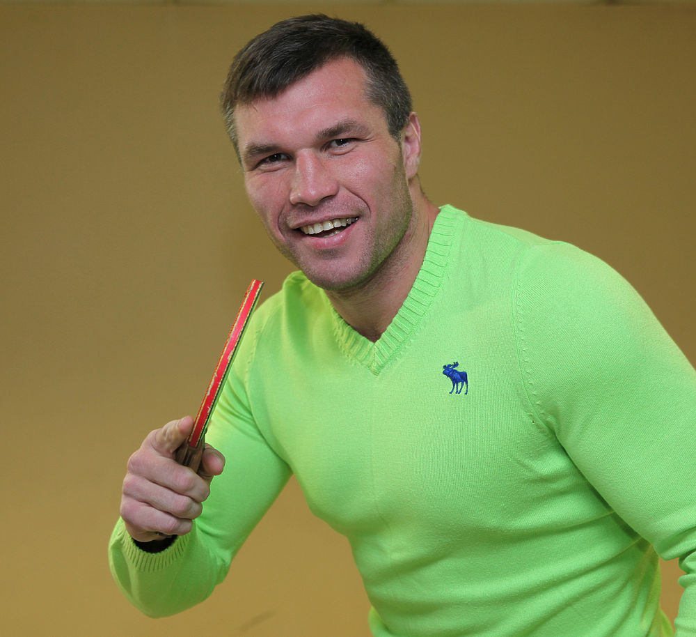 Чемпион мира по боксу Григорий Дрозд побывал в гостях у "МК"