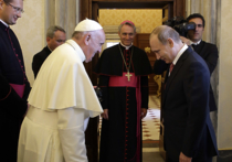 Папа Римский подарил Путину ангела-миротворца и передал пожелания патриарху