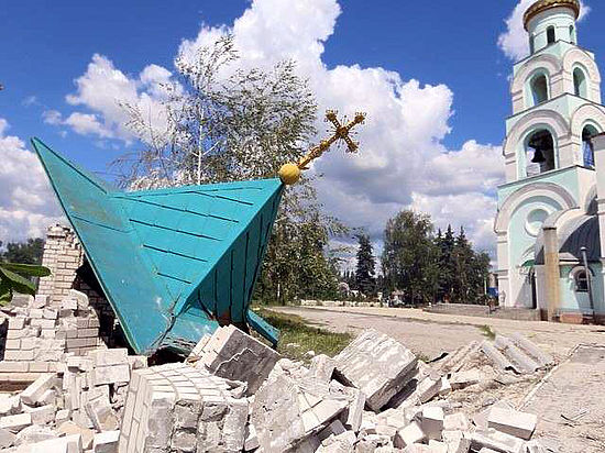 До того, как из России начала поступать гуманитарная помощь, людей на Донбассе кормила и обогревала церковь