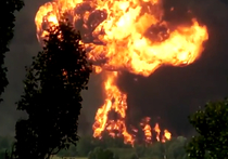 Киев в огненном кольце: нефтебаза взрывается, запылали торфяники