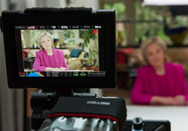 "Заботливая бабушка" Хиллари Клинтон похвасталась в Instagram своими нарядами