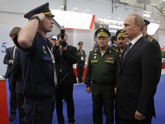 Президент и министр обороны открыли в Подмосковье «военный супермаркет»