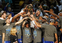 «Голден Стэйт» стал чемпионом НБА, обыграв в финале «Кливленд»