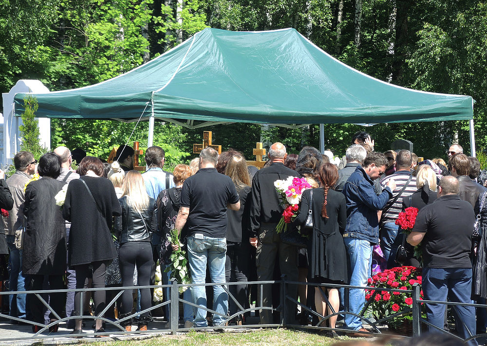  В Москве, на Николо-Архангельском кладбище, похоронили Жанну Фриске