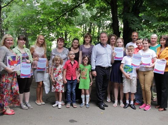 В столице края детям вручили Дипломы Почты России и подарки
