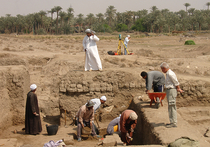Откопать «Белые стены» в Египте нашим археологам помогла другая стена