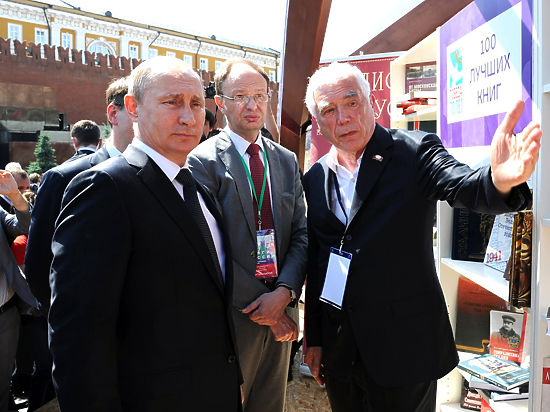 Президент побывал на открытии фестиваля «Книги России»