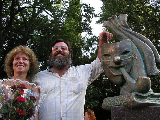 В Ялте на "смешной аллее" появится памятник "Гармошка и гитара" куплетистов