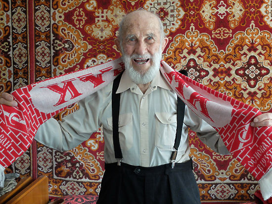 102-летний долгожитель из Копейска — патриот и страстный футбольный болельщик