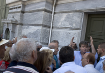 Греция прикрыла банки: выдача наличности ограничена 60 евро в день