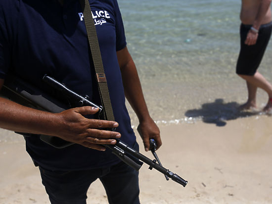 После расстрела туристов туниссцы пытаются понять, как обуздать террористов