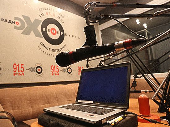 По версии Роскомнадзора, радиостанция осуществляла вещание без лицензии.